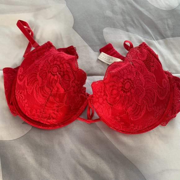 Silk & Satin Red Bra, C36. - Picture 3 of 9
